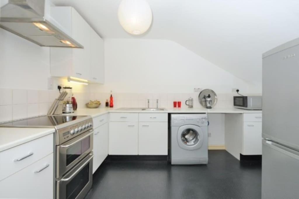 Apartment Zone 1! 2 Bed Duplex Apartment! *